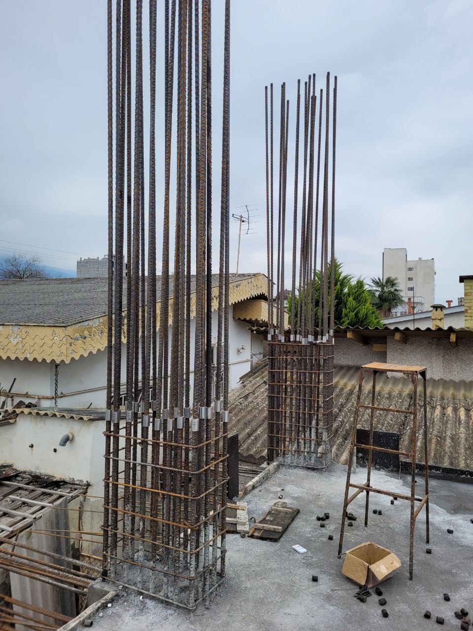 Column rebar coupling during structural works of Redline residential construction