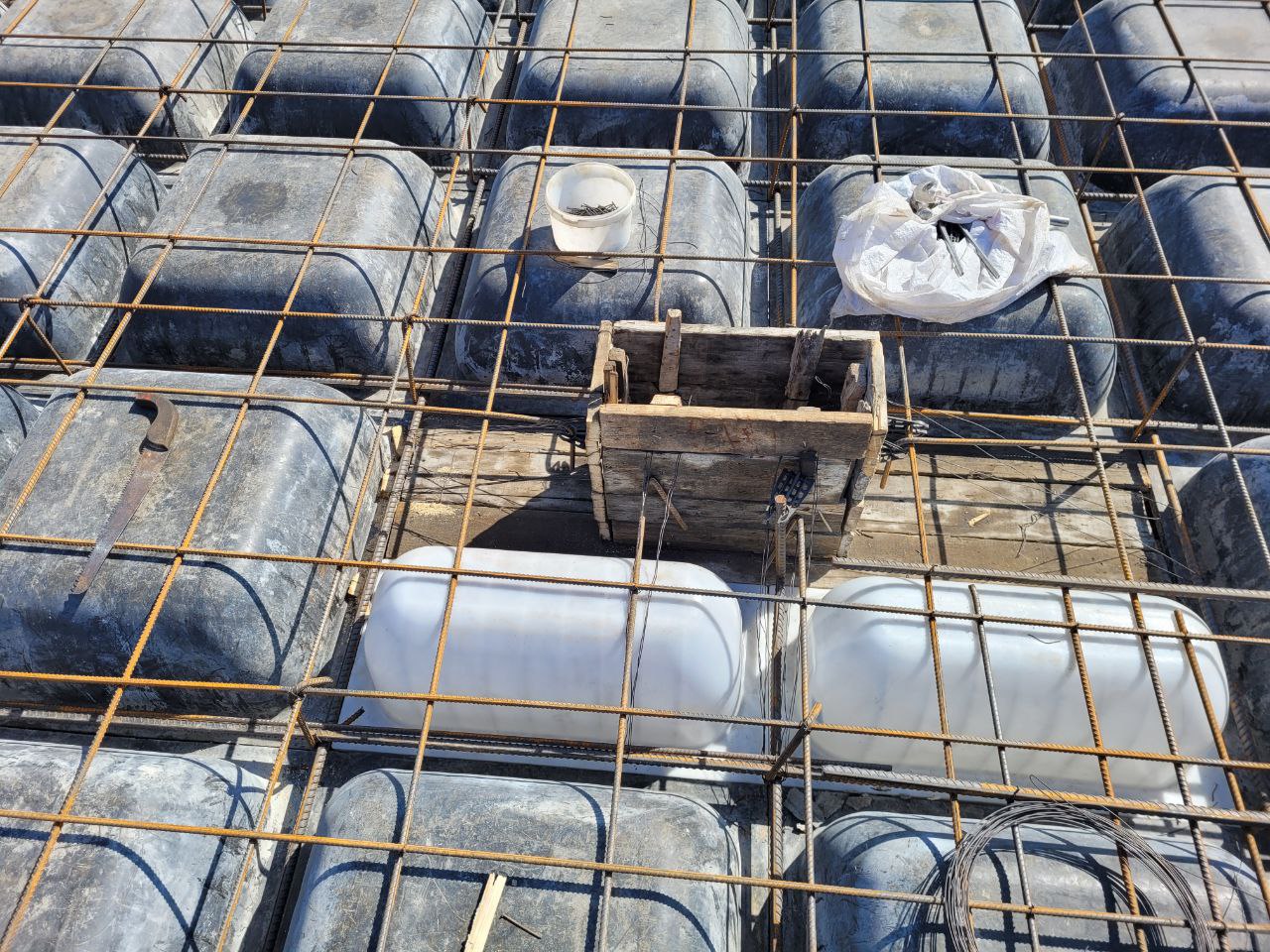 Opening reinforcement installation during structural works of Redline project