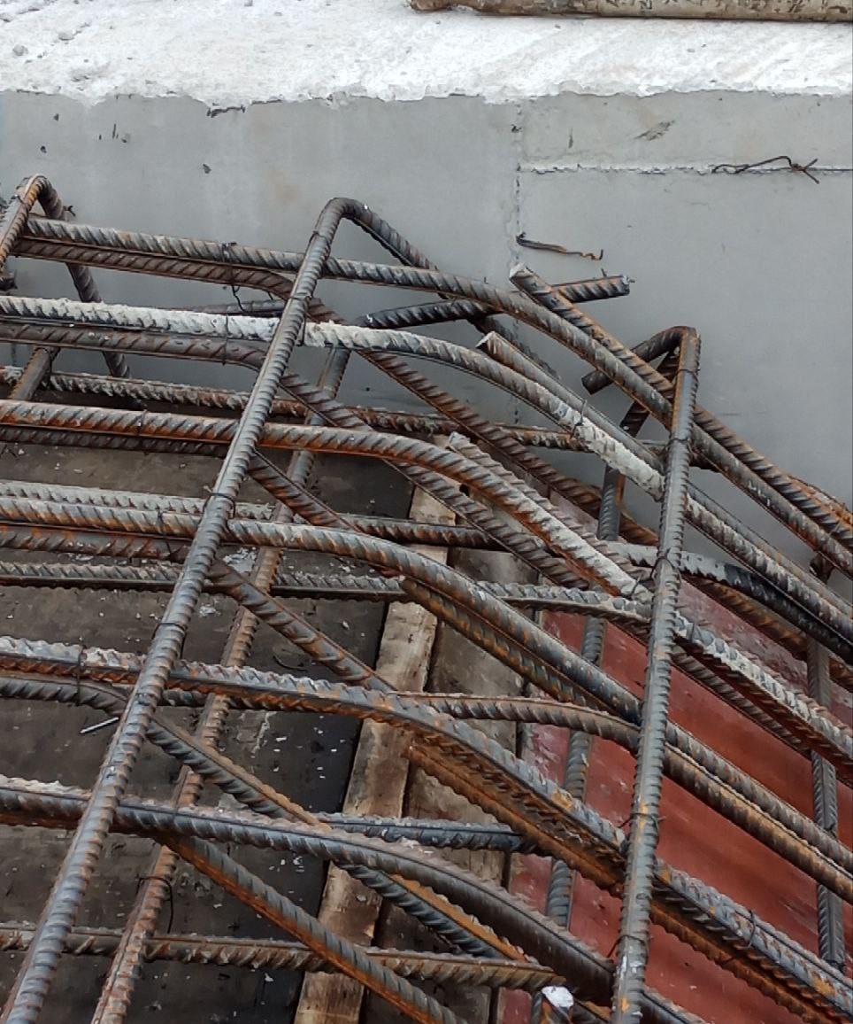 Close-up of properly tied staircase rebar arrangement following structural code – Redline residential construction